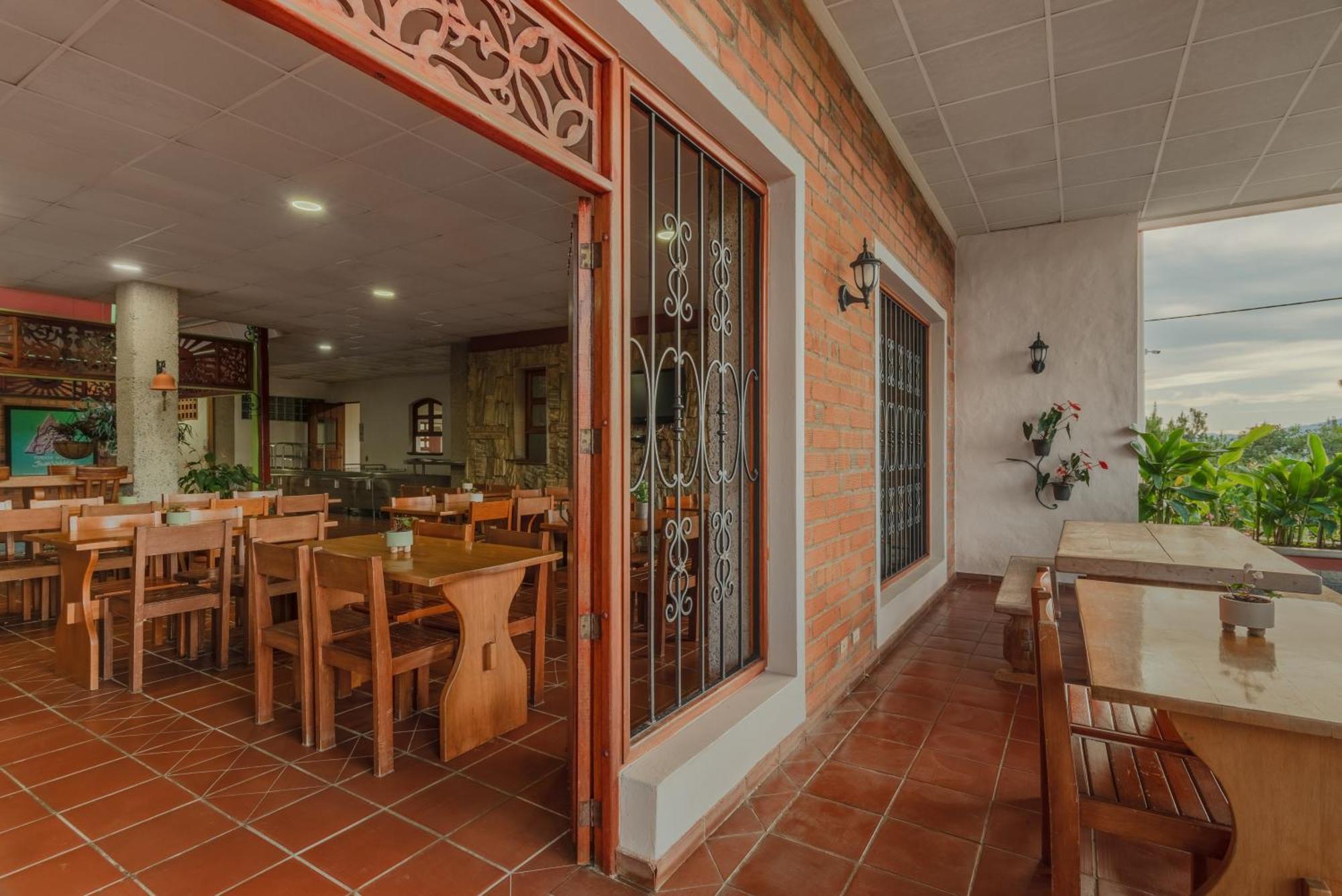 Granja Del Cafe Hotel Y Centro De Convenciones Venecia  Екстериор снимка