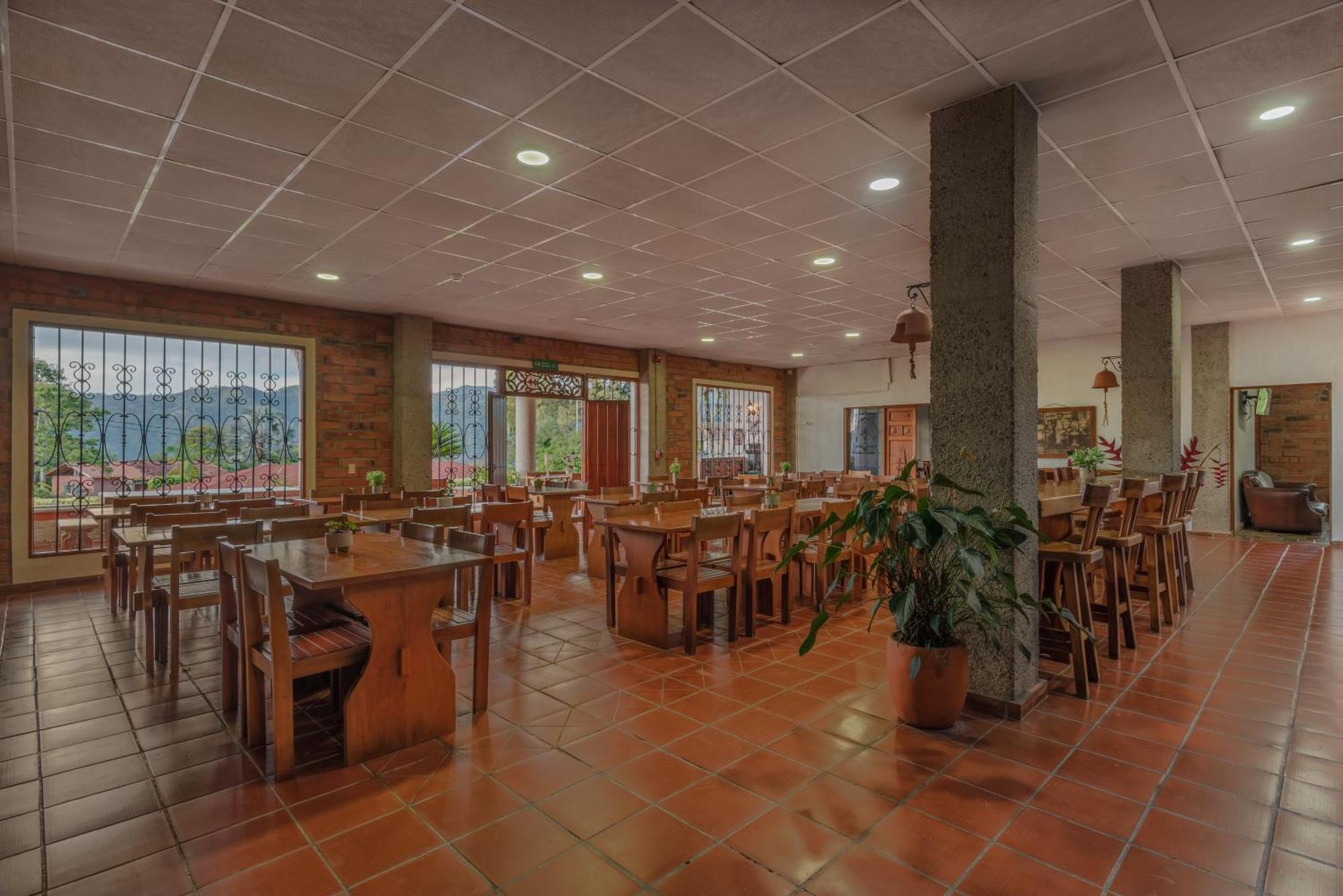 Granja Del Cafe Hotel Y Centro De Convenciones Venecia  Екстериор снимка